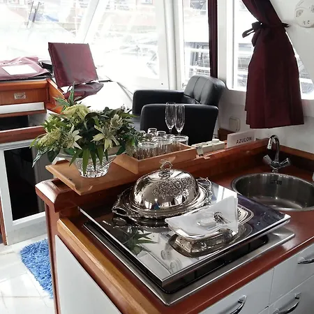 Maria Callas Yachthotel Botel 4*